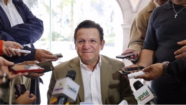 Por tirano, AMLO está solo, <br> le revira su hermano