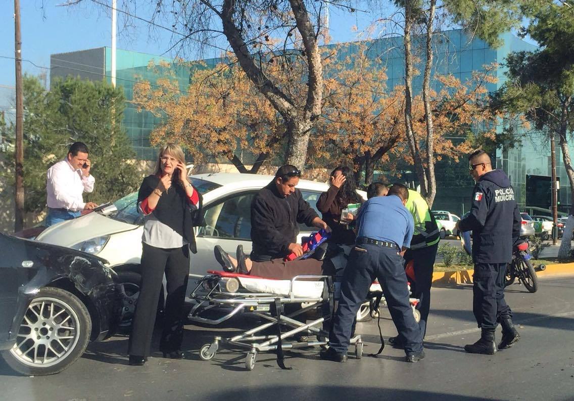 Choque en V. Carranza; <br> lesionada una adulta mayor
