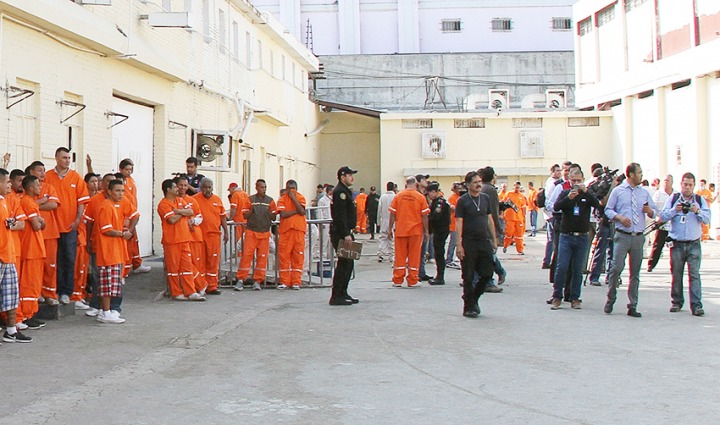 Decomisan 140 mil pesos en penal de Topo Chico