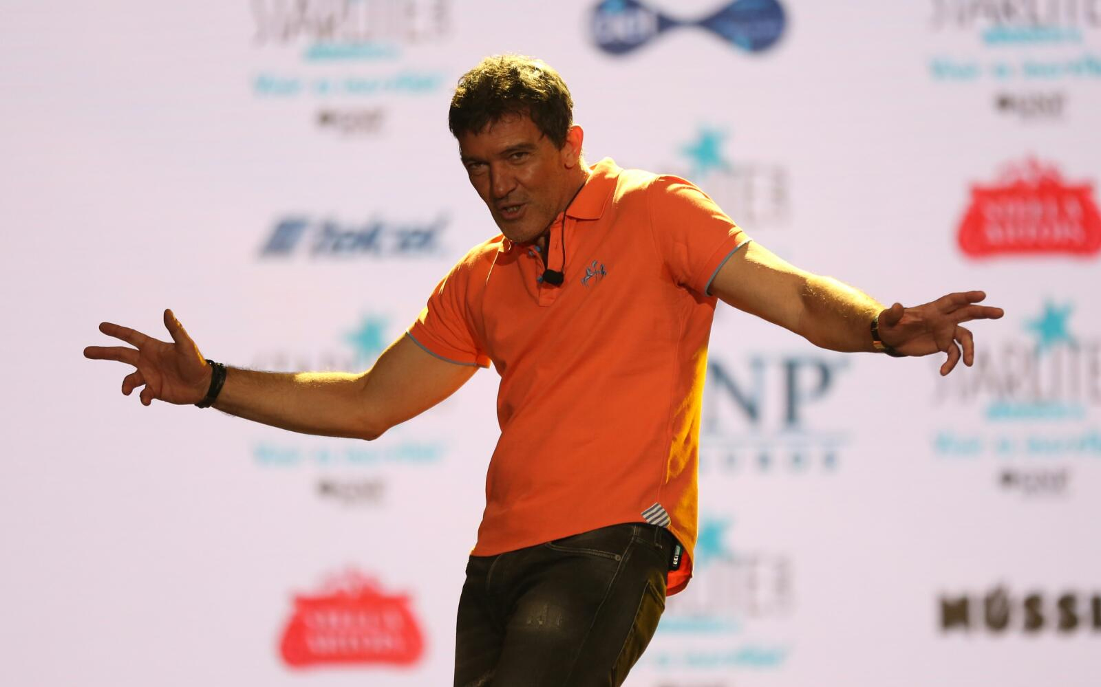 Antonio Banderas se suma a críticas contra Trump