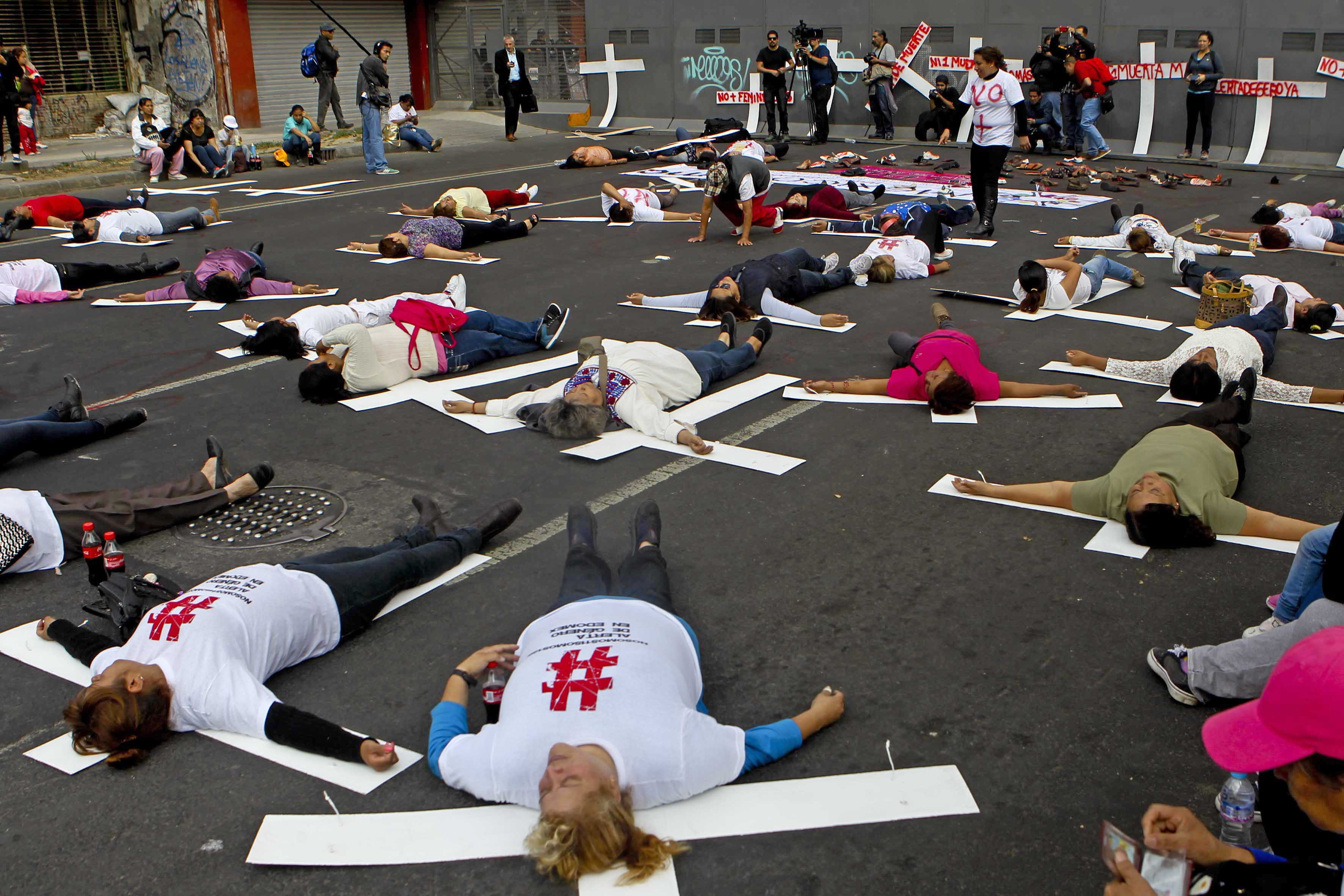 Protestan por feminicidos