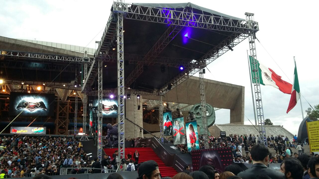 Esperan con ansias “Batman vs Superman: el origen de la justicia”