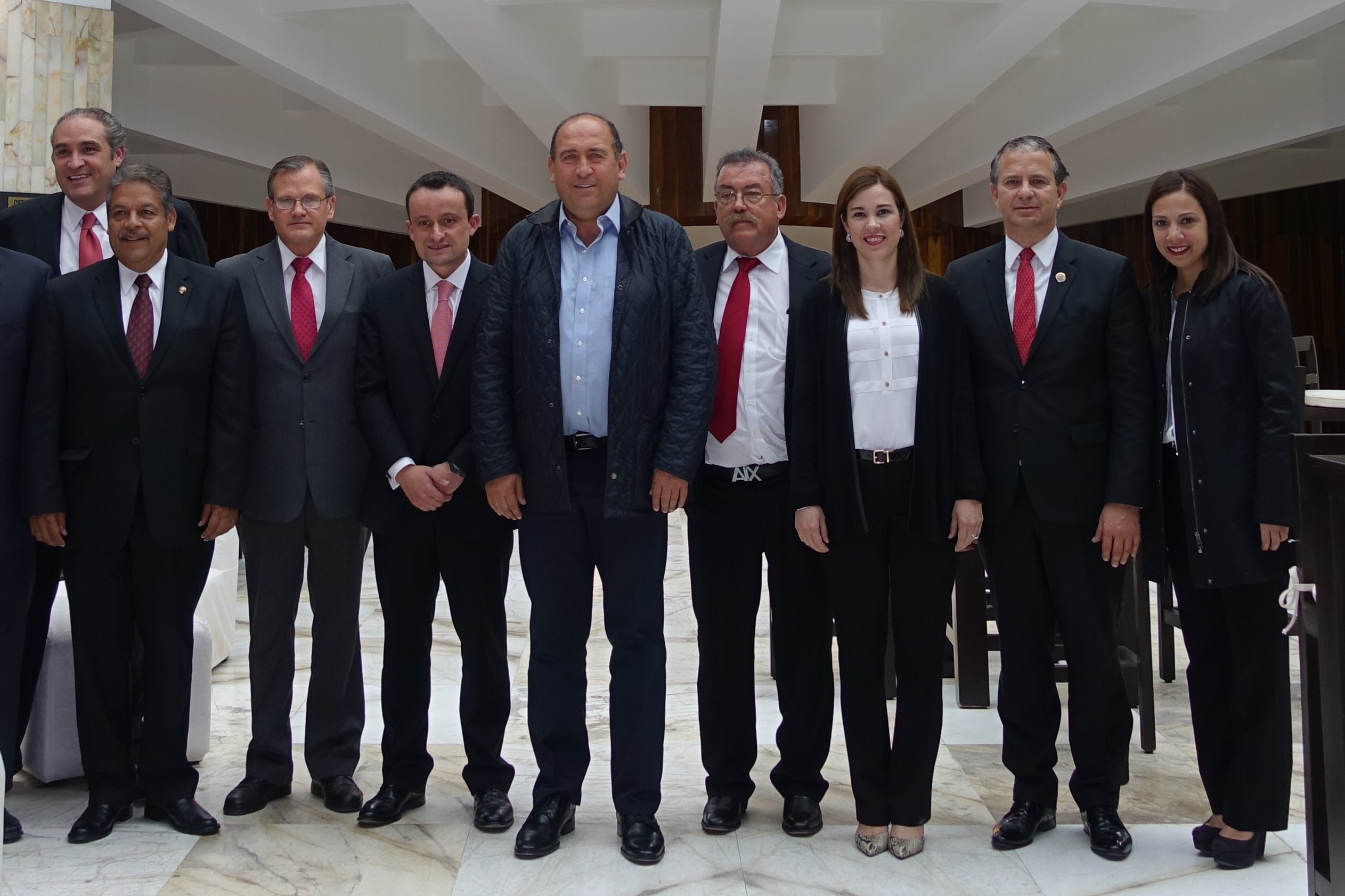 Mantiene Rubén gestiones para <br> hospital IMSS Acuña