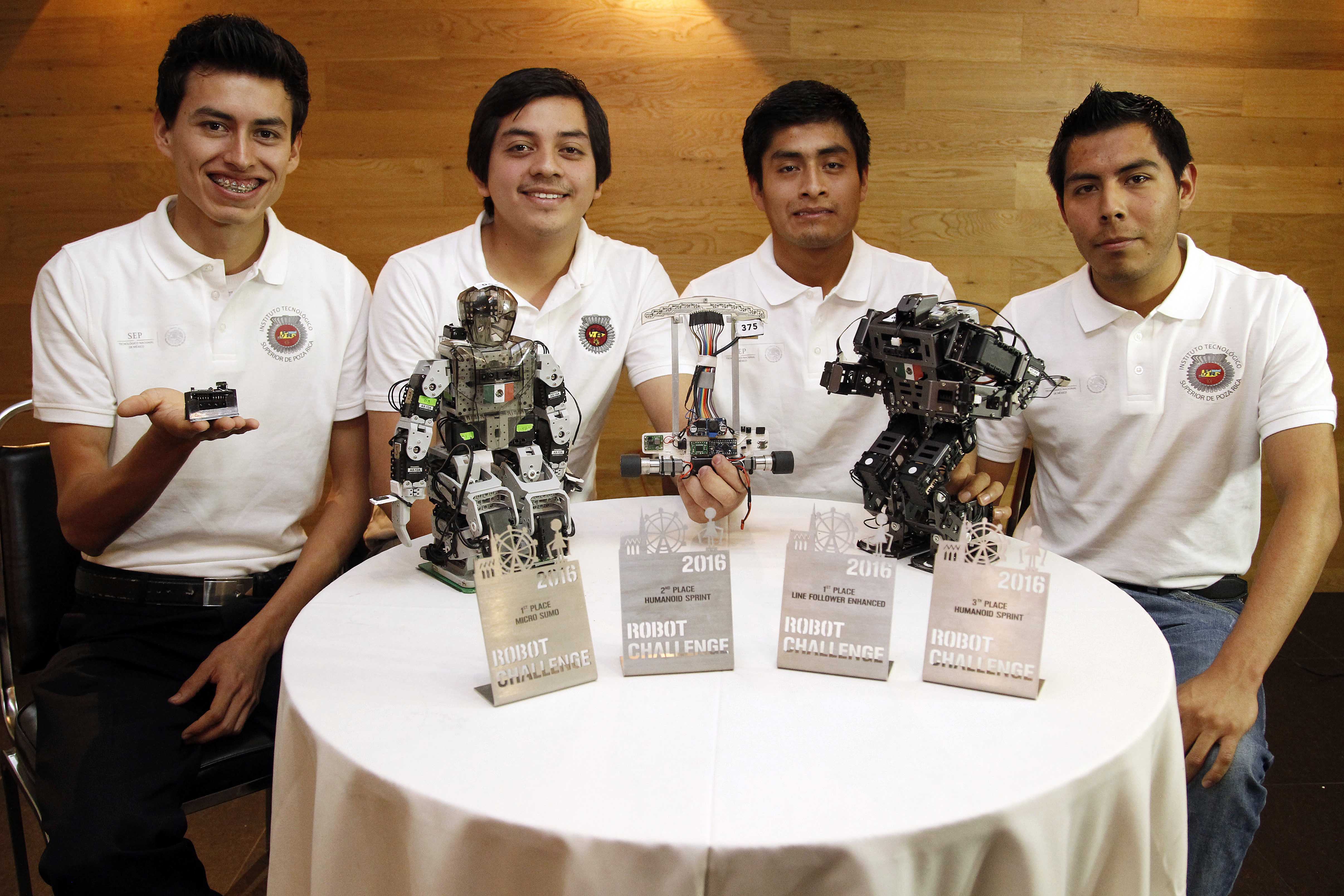 Robots mexicanos ganan en <br> competencia mundial
