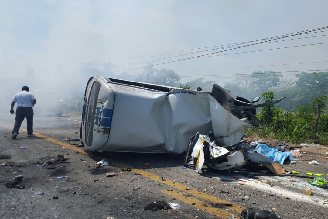 Fatal accidente carretero; <br> mueren 6 personas