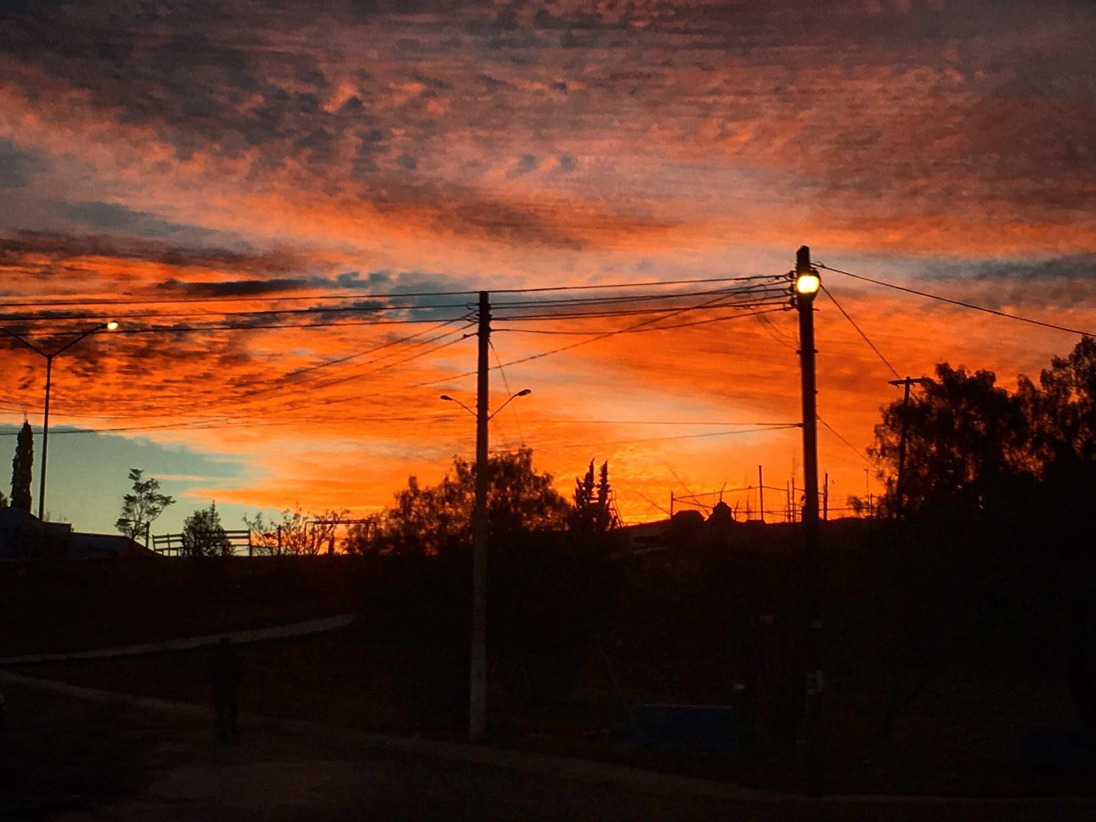 Cerca del ocaso/ José Ramírez