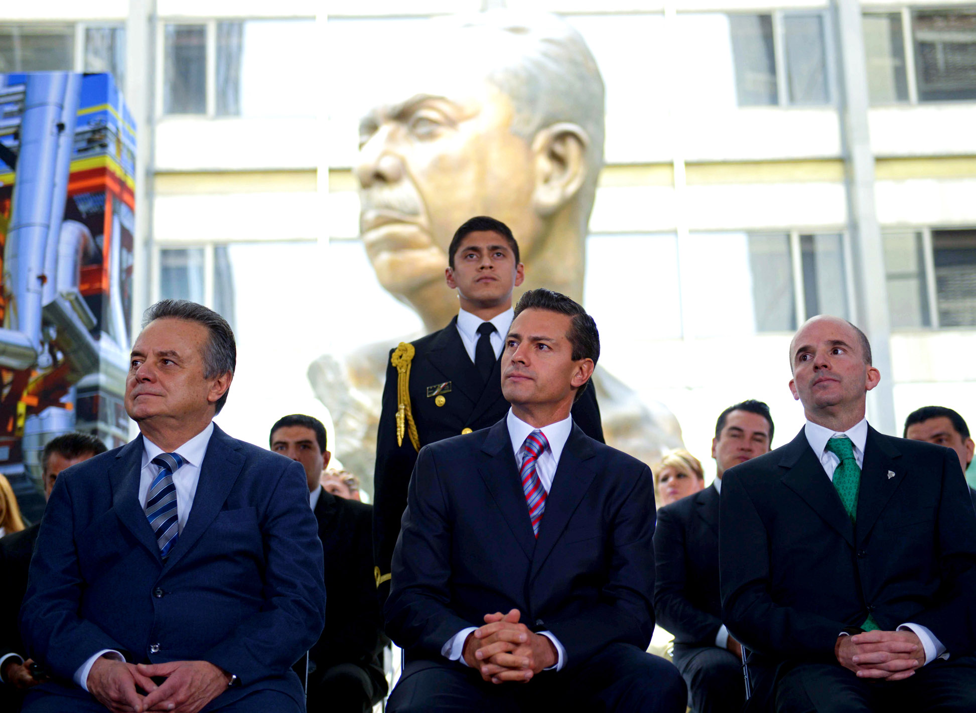 No abandonaré a Pemex ante crisis: EPN