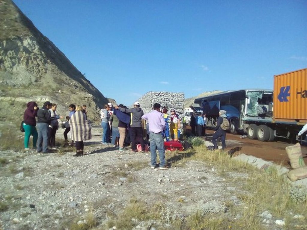 Accidente en la Saltillo-Monterrey deja <br> de saldo un muerto y 6 heridos
