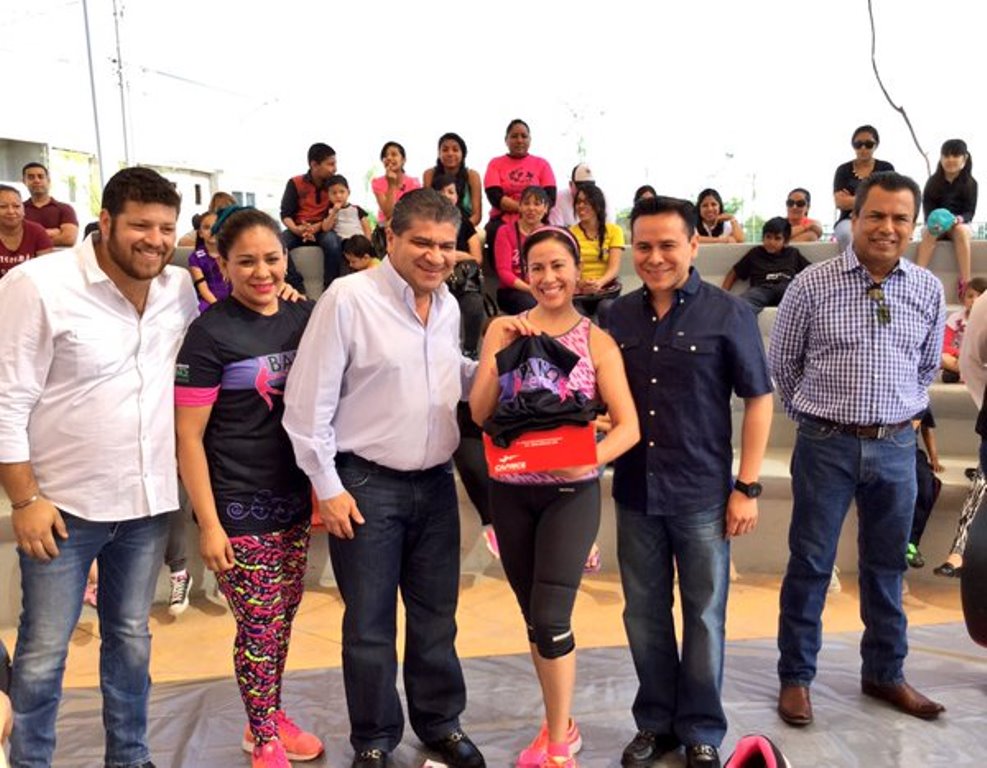 Entrega Riquelme material deportivo <br> en Torreón