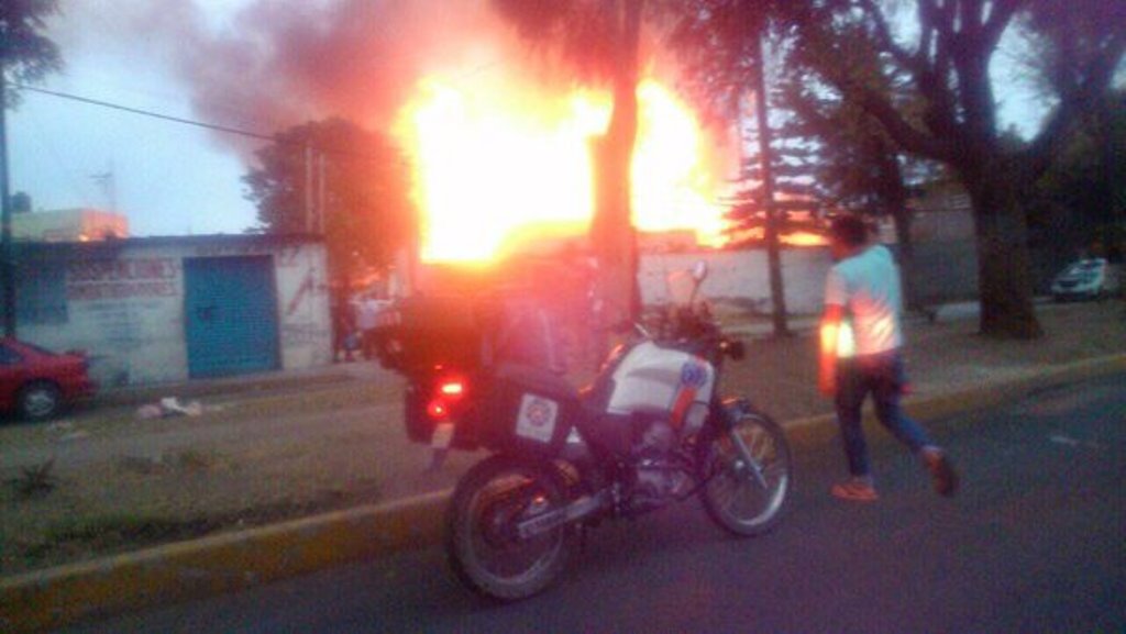 Se consume fábrica de cartón