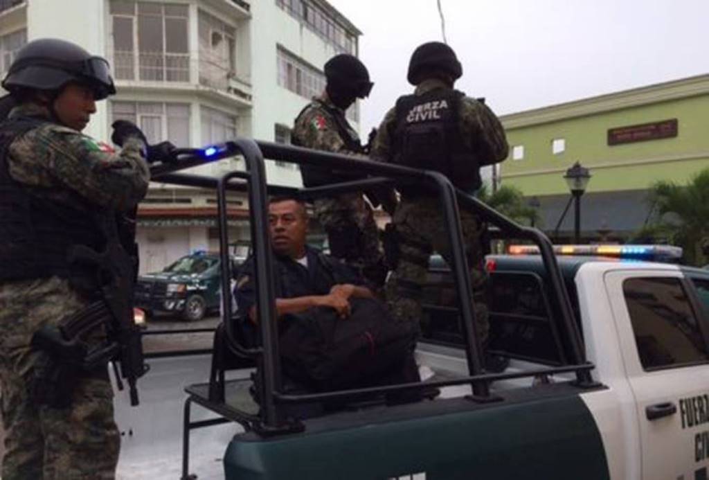 Arrestan a 41 policías en Veracruz