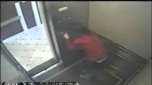 Muere de hambre tras ser encerrada en un elevador