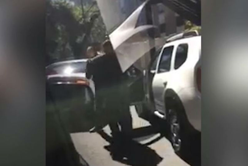 “Pensé que era un asalto”: <br> hombre agredido por escoltas