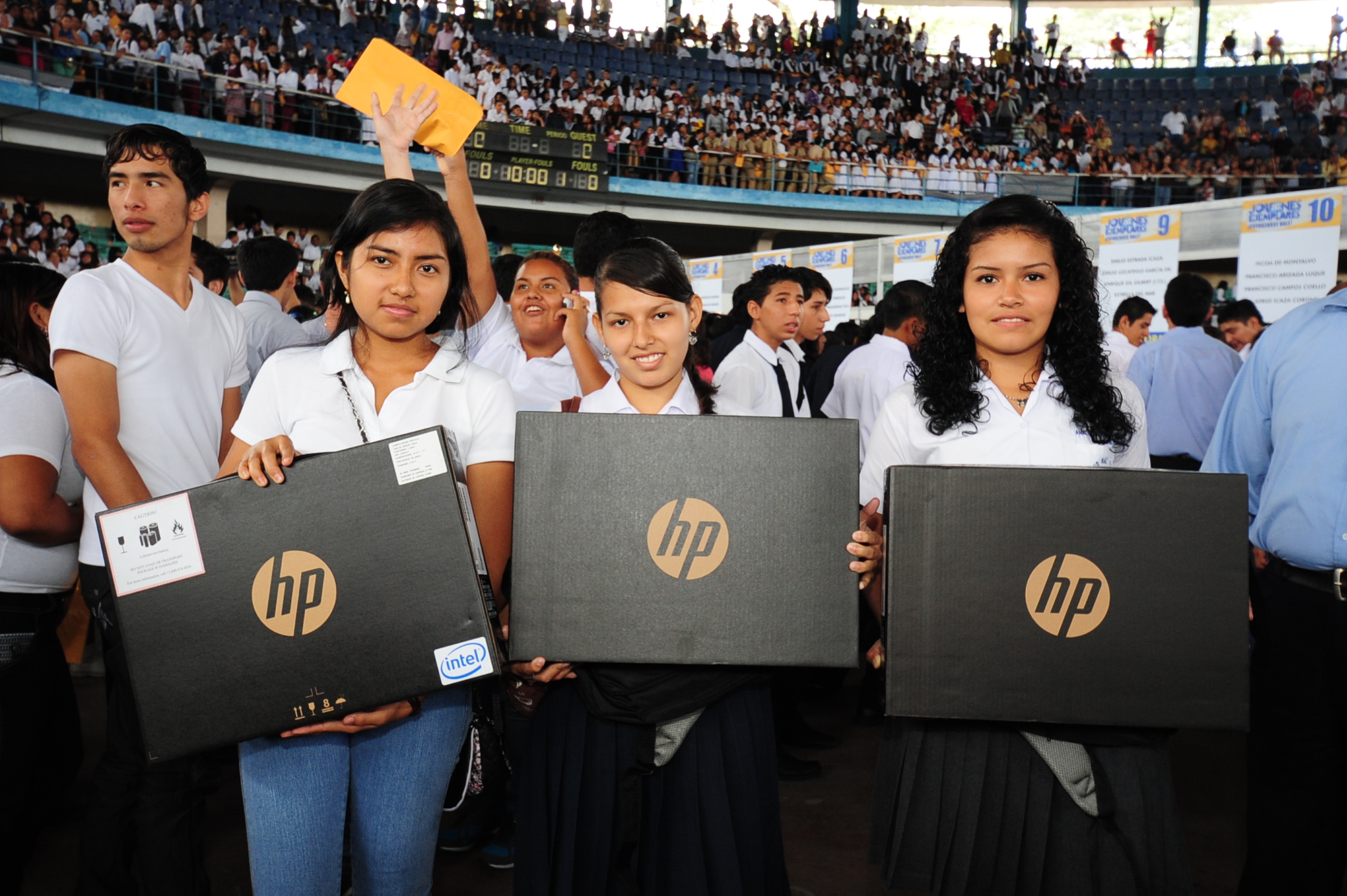 Entregarán laptops a jóvenes que tomen curso de salud sexual