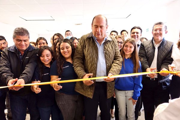 Pone en marcha Rubén nuevo laboratorio en Torreón