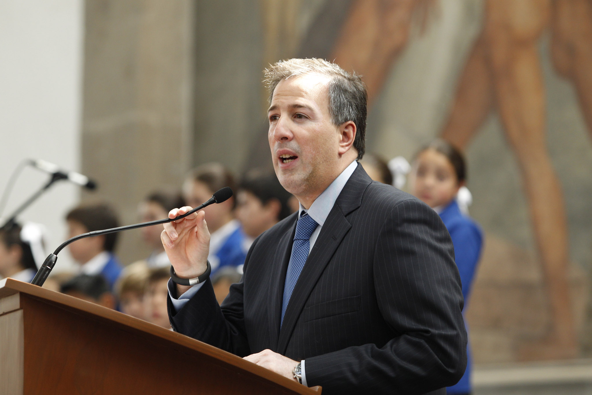 Combate a pobreza camina en dirección correcta: Meade