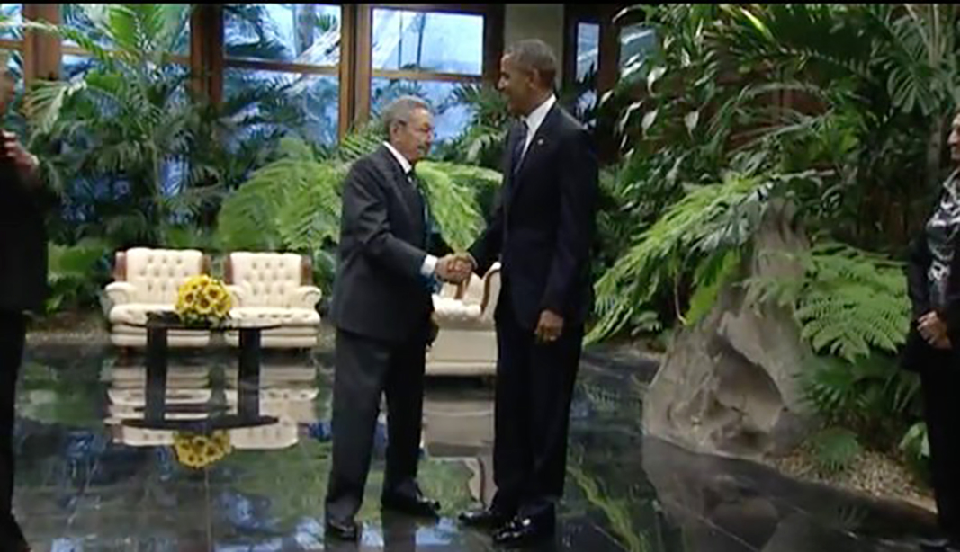 Inicia Obama visita a Cuba con <br> ofrenda a Martí y saludo a Castro