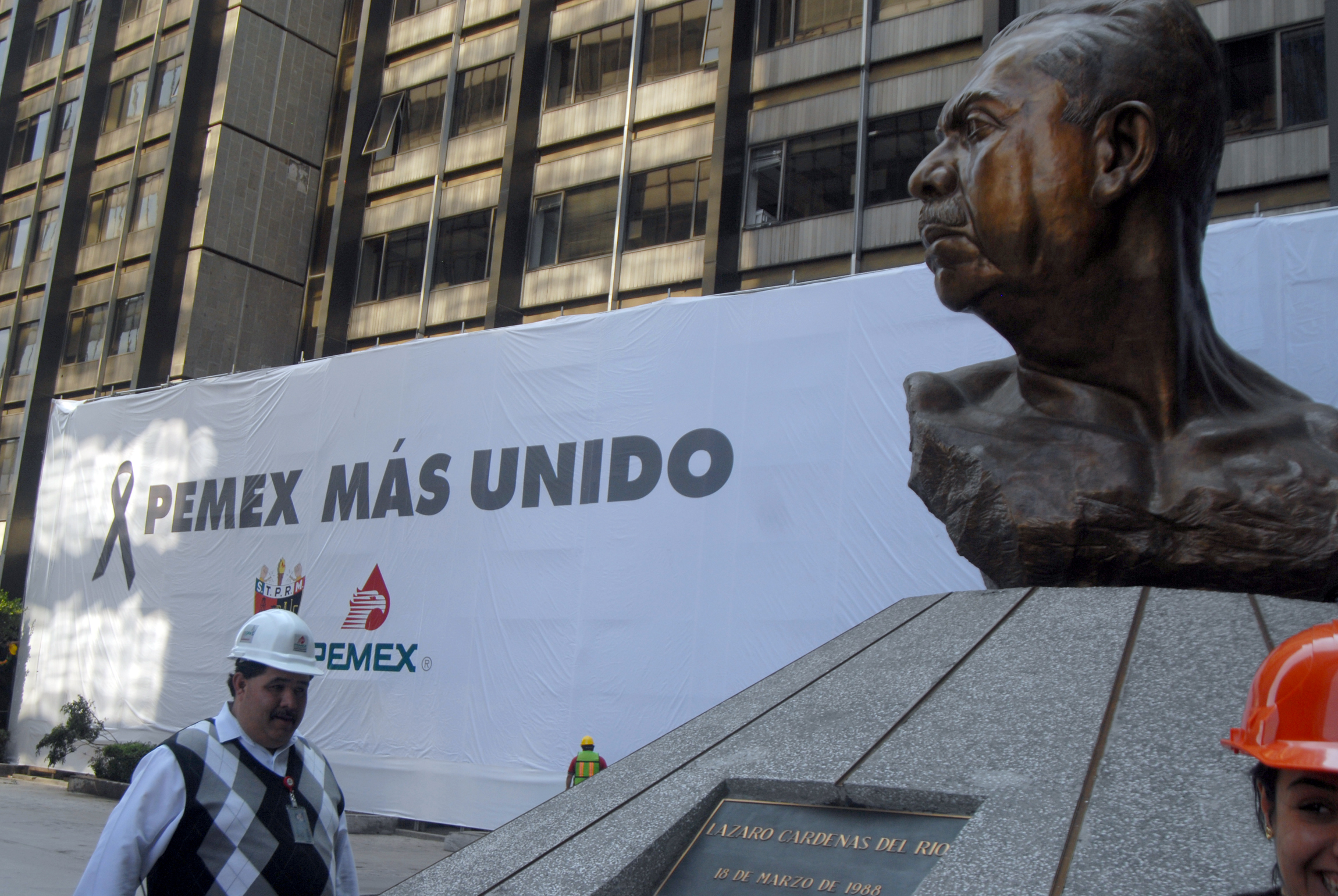Se endeuda Pemex con 15 mil mdp para pagar a proveedores