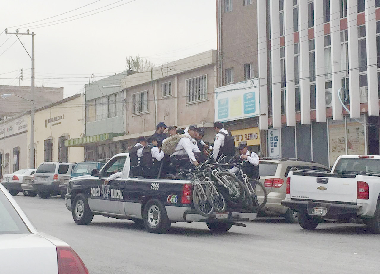 Violan policías Reglamento de Tránsito