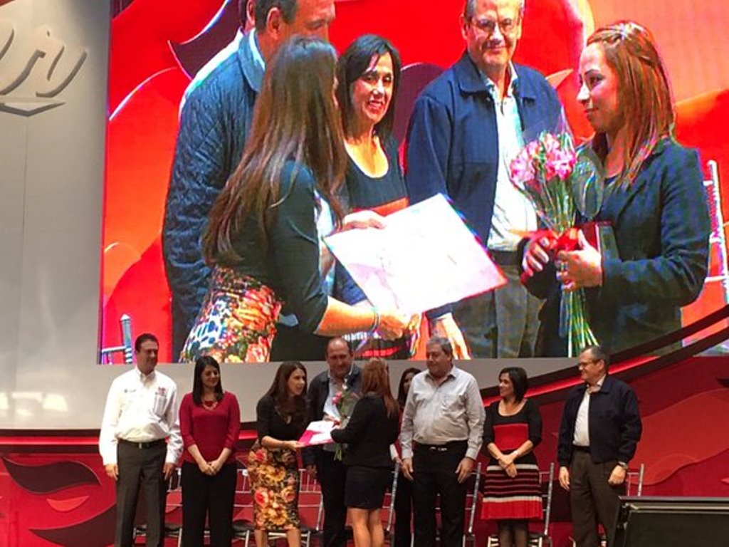 Reconocen a las Mujeres con valor