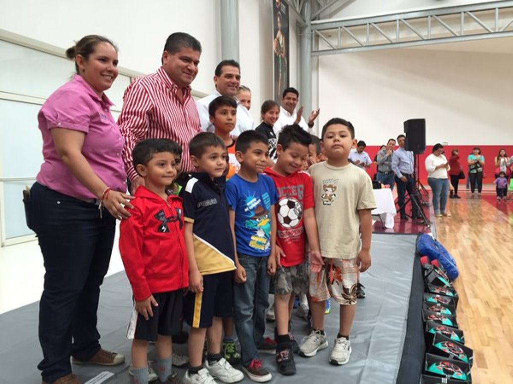 Fomenta Riquelme práctica del deporte <br> en niños y jóvenes