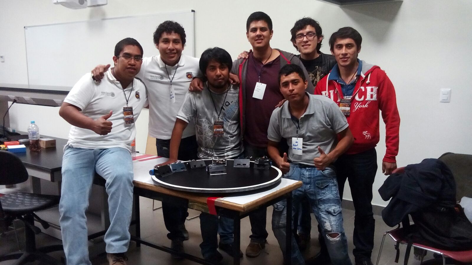Estudiantes mexicanos ganan primer lugar en mundial de robótica