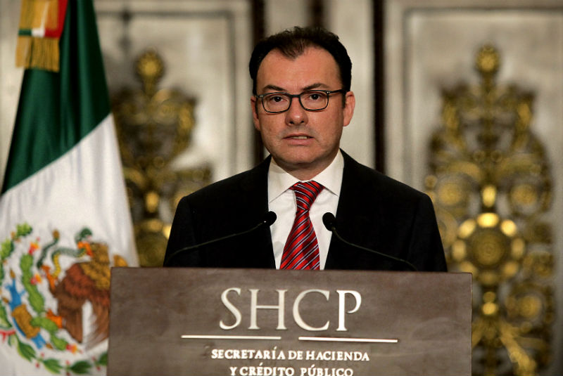 Estaría mal preocuparse por encuestas y no por economía: Videgaray
