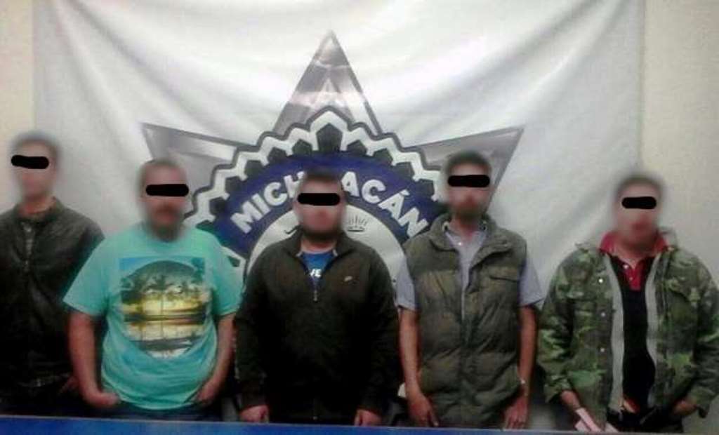 Detienen a 5 sujetos en Michoacán