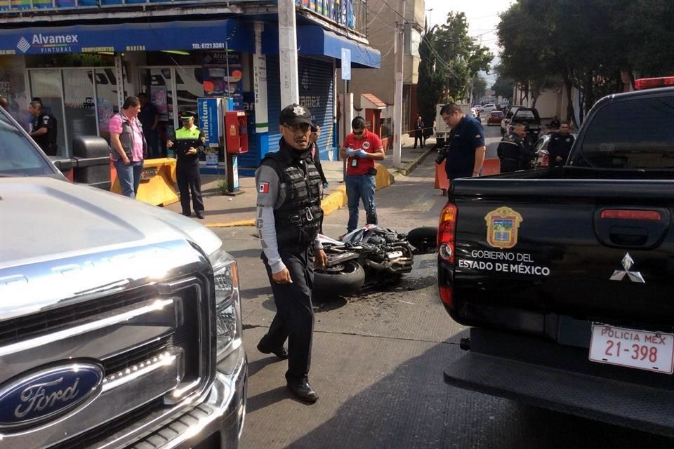 Motociclistas balean a policías en Estado de México; muere uno
