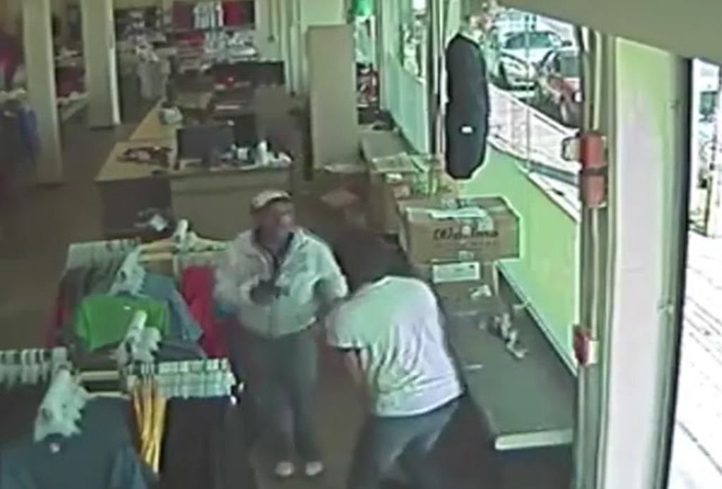 Asaltan y matan a gerente en una tienda