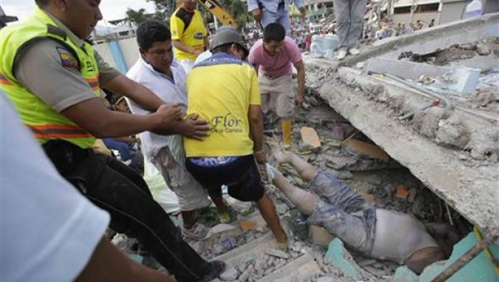 Instruye EPN a dependencias a enviar ayuda a Ecuador