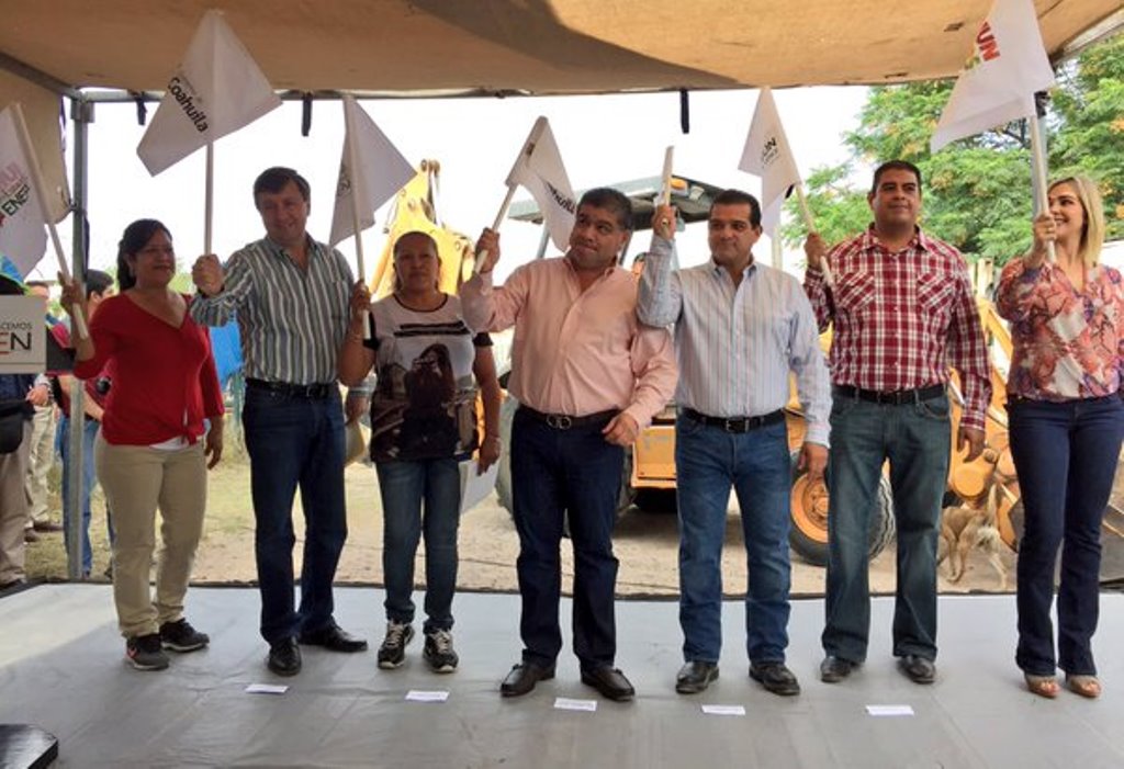 Pone en marcha Riquelme obras <br> de pavimentación