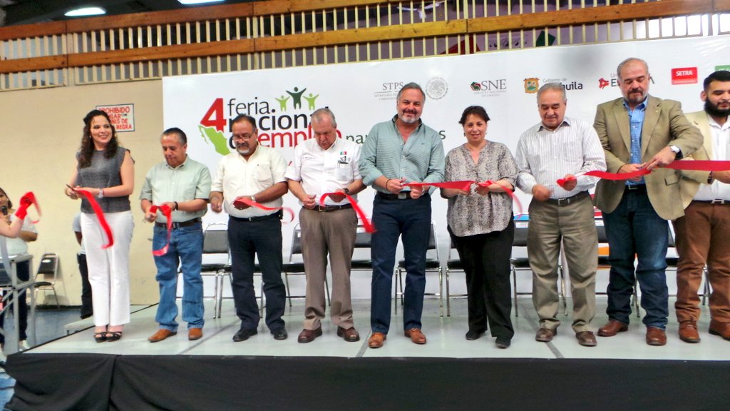 Saturan jóvenes feria nacional <br> de empleo en Torreón