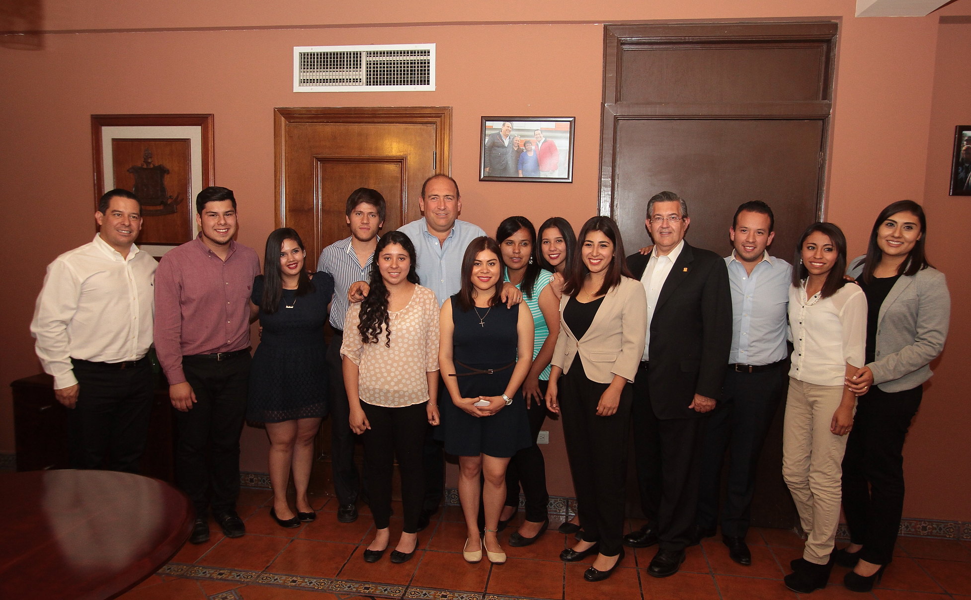 Apoya gobernador a estudiantes de Psicología