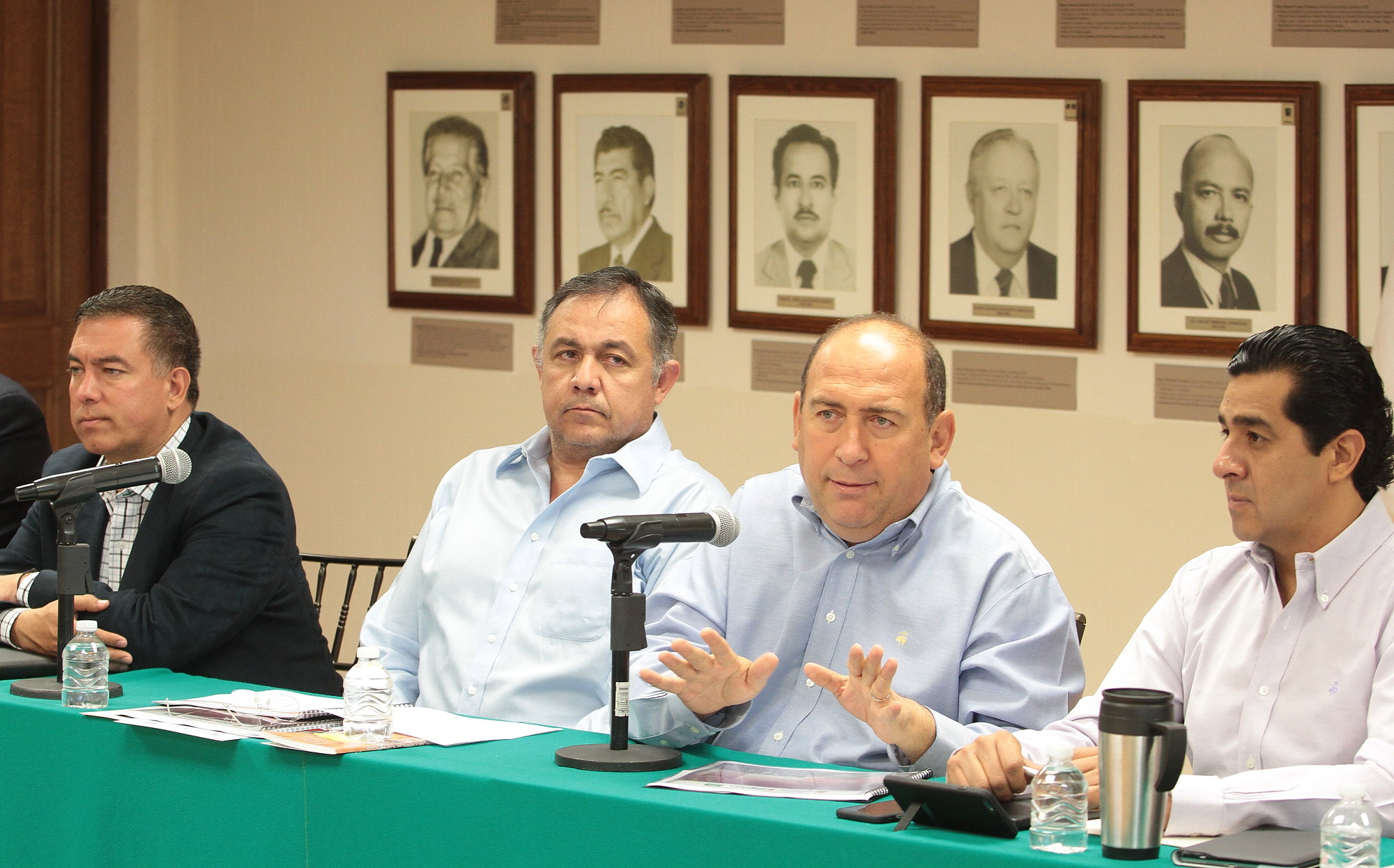 Evalúa Rubén sector educativo