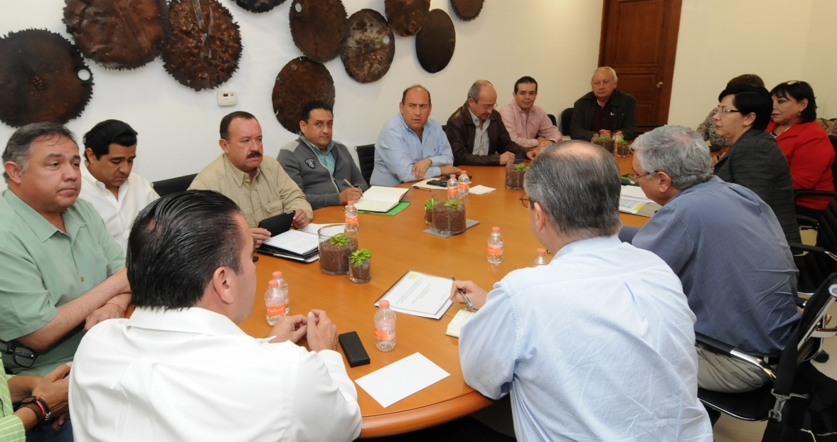 Atiende Rubén problemática en la Sección 38 del SNTE