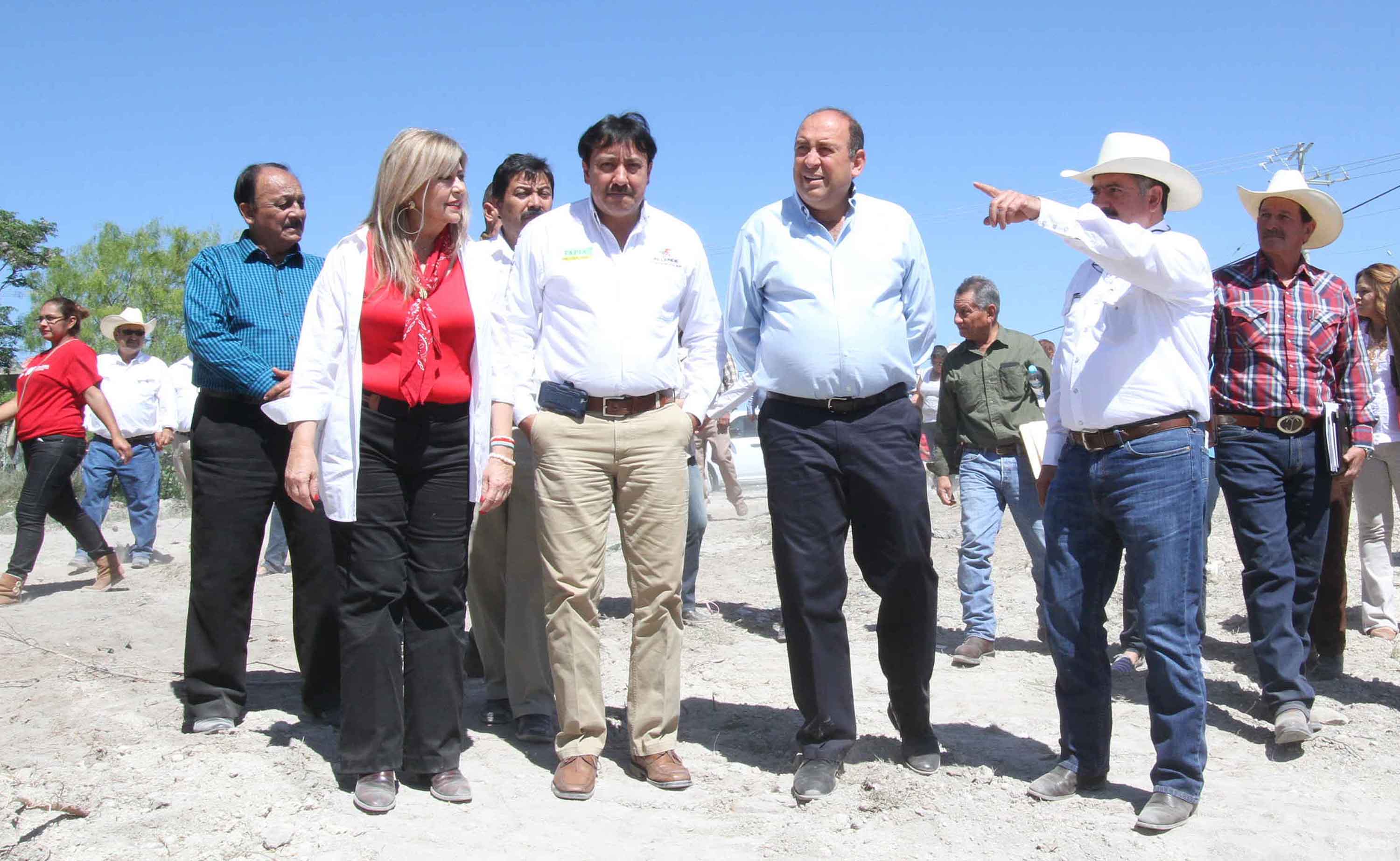 Supervisa Rubén obras en el municipio de Allende