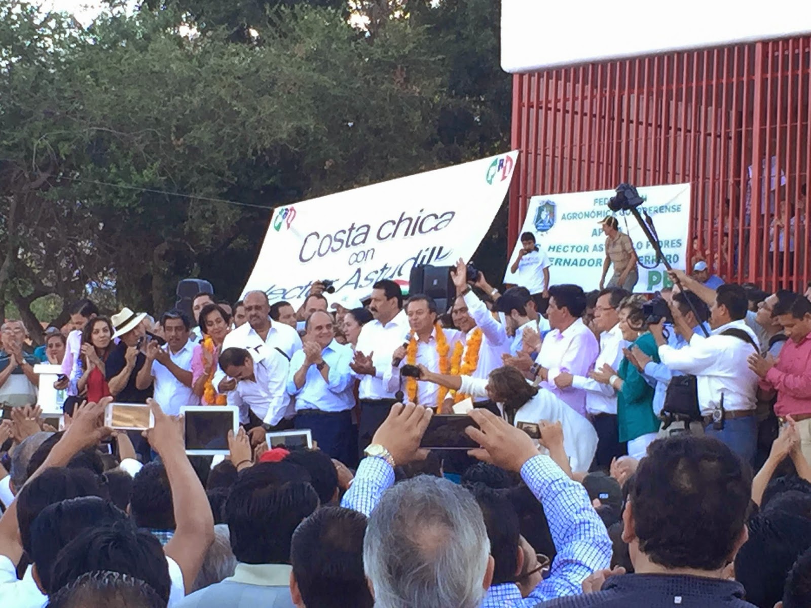 Militantes perredistas se afilian al PRI en Guerrero