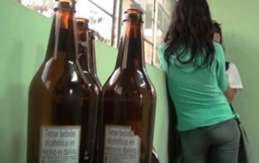 Acusan a maestros de embriagar y abusar de alumnas