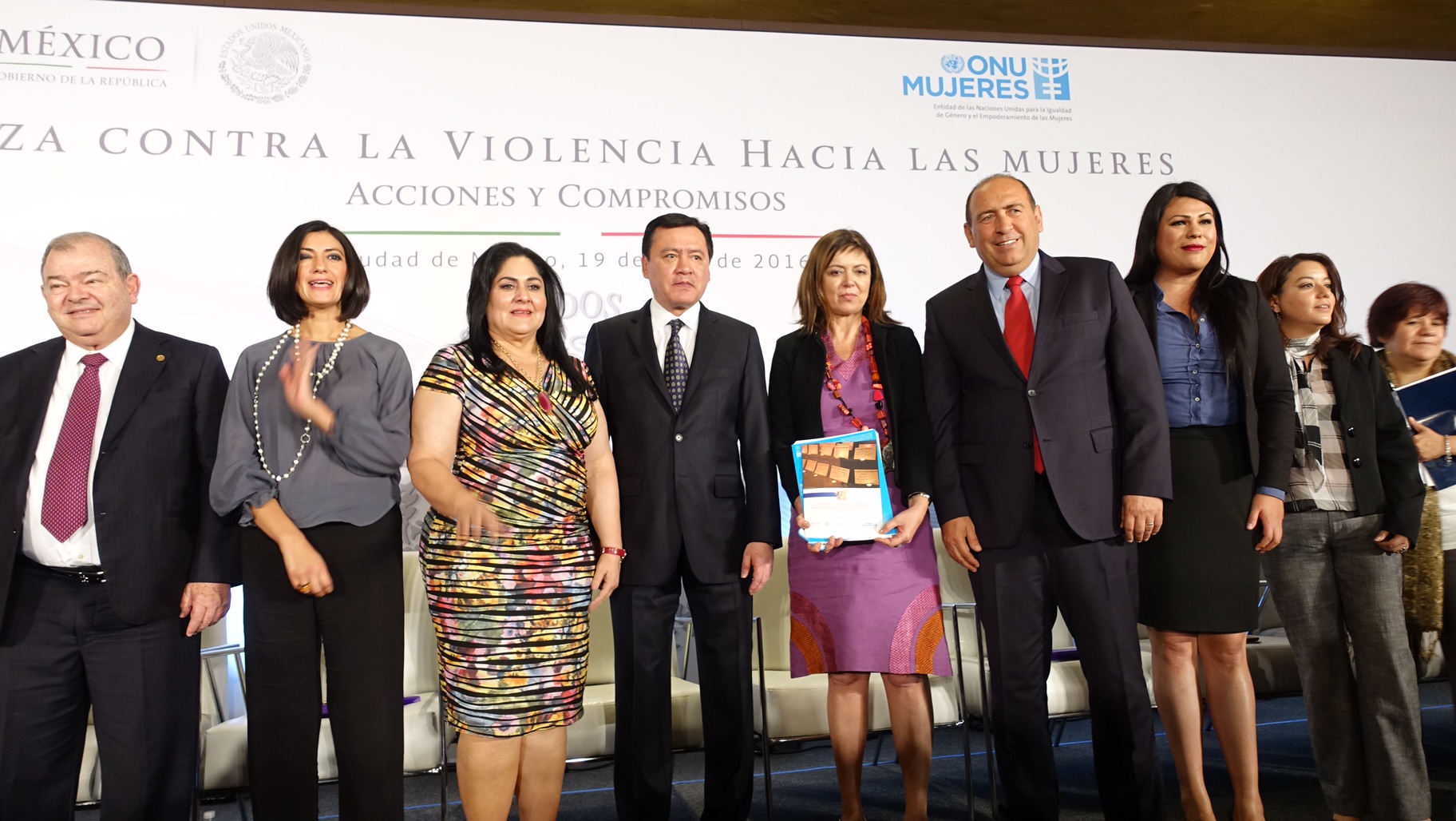 Desde la Conago, impulsará Rubén <br> leyes para proteger a las mujeres