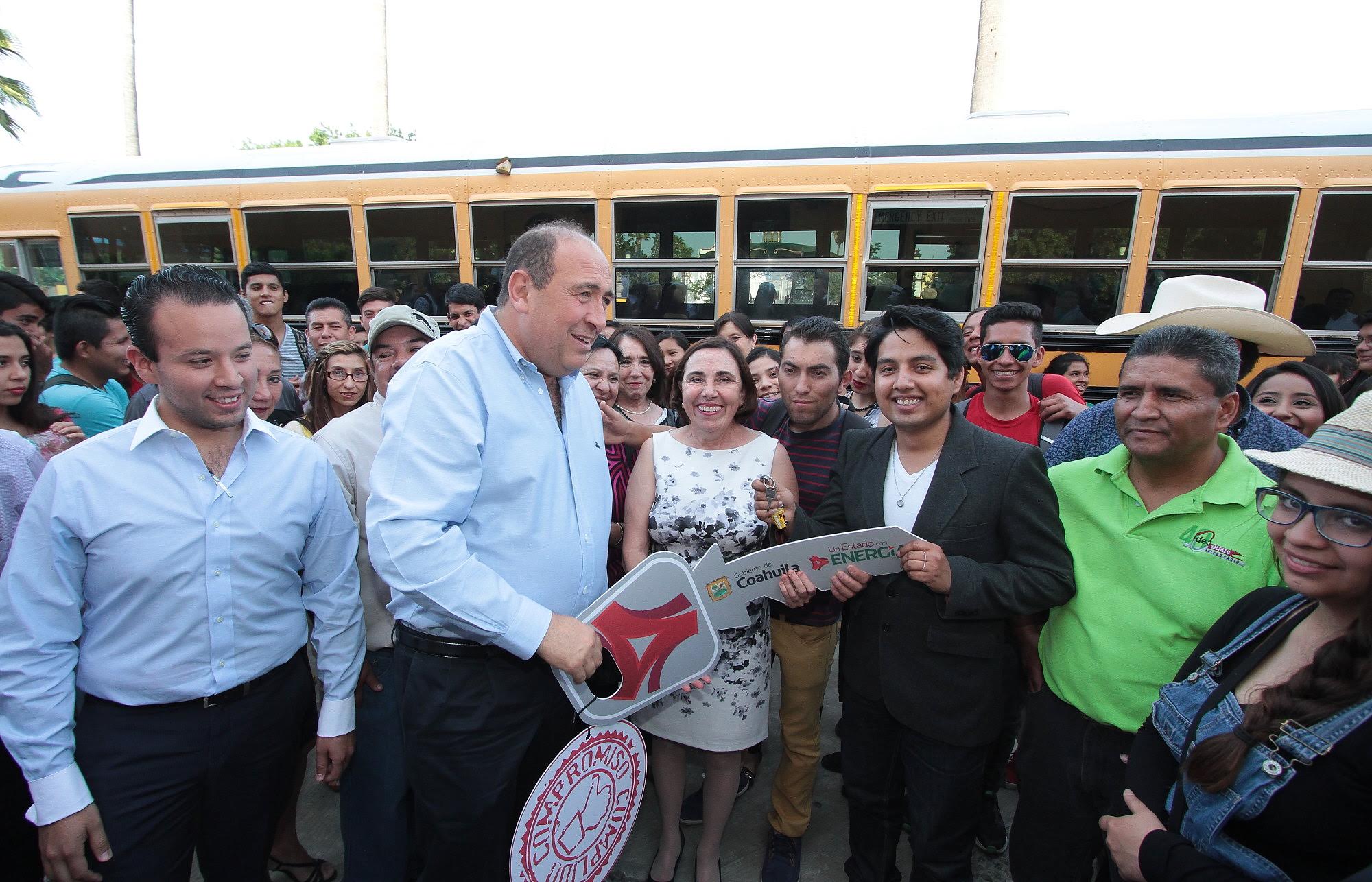 Entrega Gobernador camión escolar al IDEA de la UAdeC