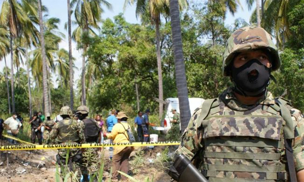 Encuentran dos cuerpos en fosa de Colima