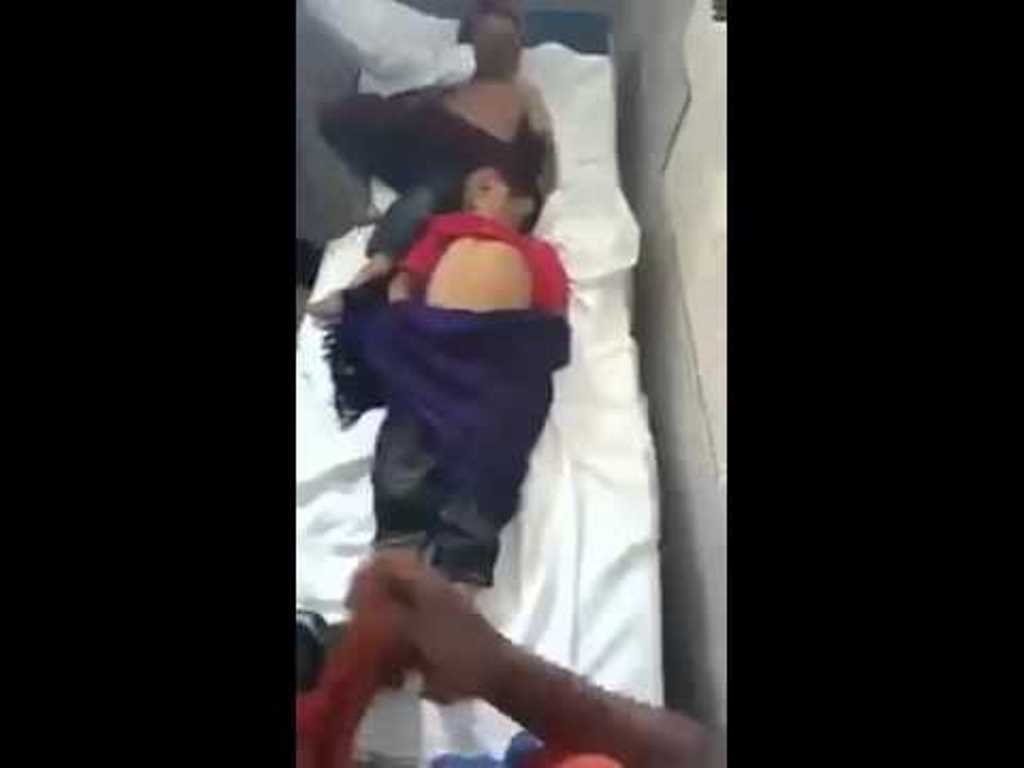 Manifestantes impiden paso de ambulancia; mueren dos niños