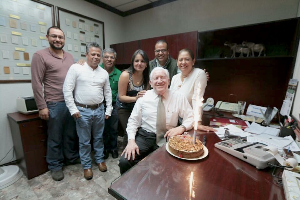 Celebra Don Manuel 82 años de vida