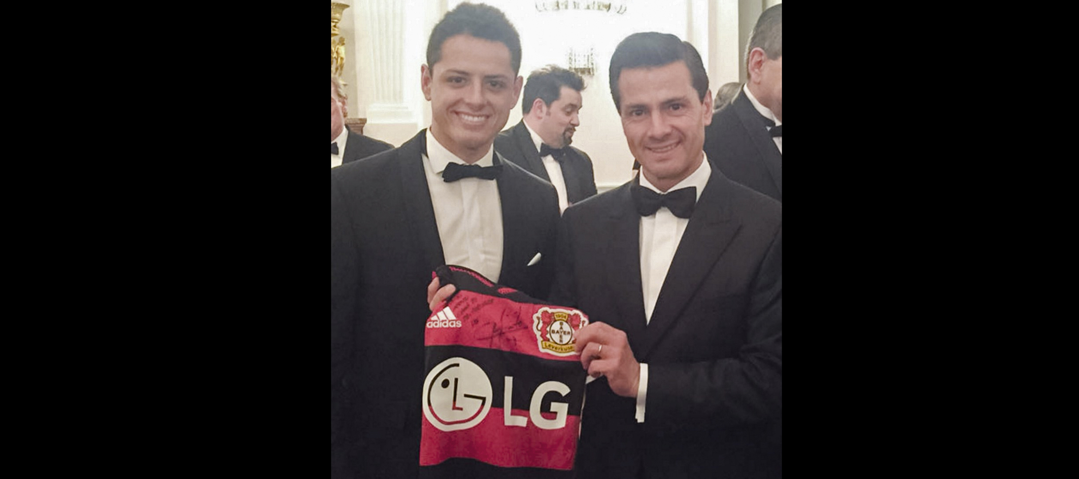 Peña destaca perseverancia y pasión del “Chicharito”