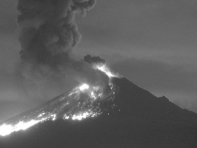Lanza Popocatépetl columna de ceniza de 1.5 km