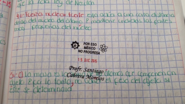 Susupenden a profesor que usaba sellos ofensivos