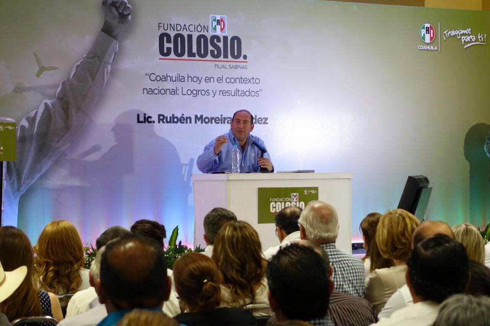 Imparte Rubén conferencia sobre logros y resultados en Coahuila
