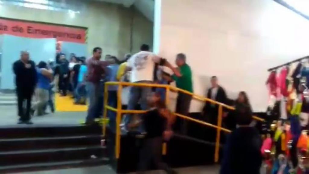 Suben video de balacera en la Arena México