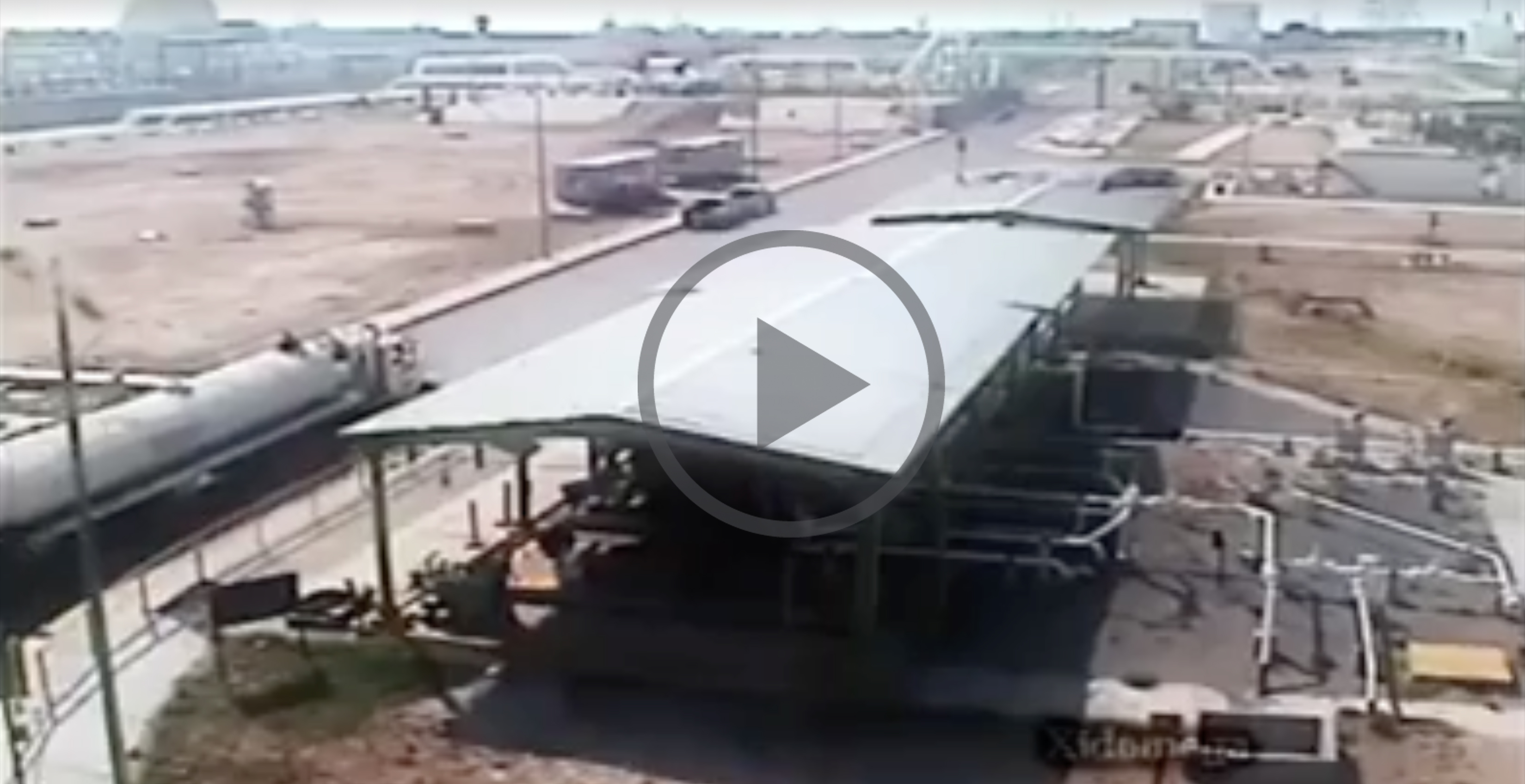 Difunden video del momento en que explota refinería de Pemex